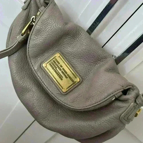 Marc by Marc Jacob’s medium size tan/beige crossbody - Picture 4 of 11